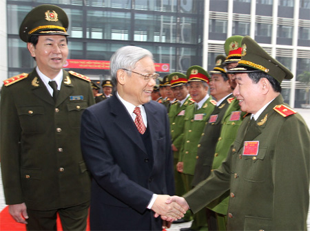 អគ្គលេខាបក្ស កម្មុយនីស្ត Nguyen Phu Trong ជួបធ្វើការជាមួយថ្នាក់ដឹកនាំនៃ​អគ្គស្នង​ការកសាងកងកំលាំងនគបាលប្រជាជន